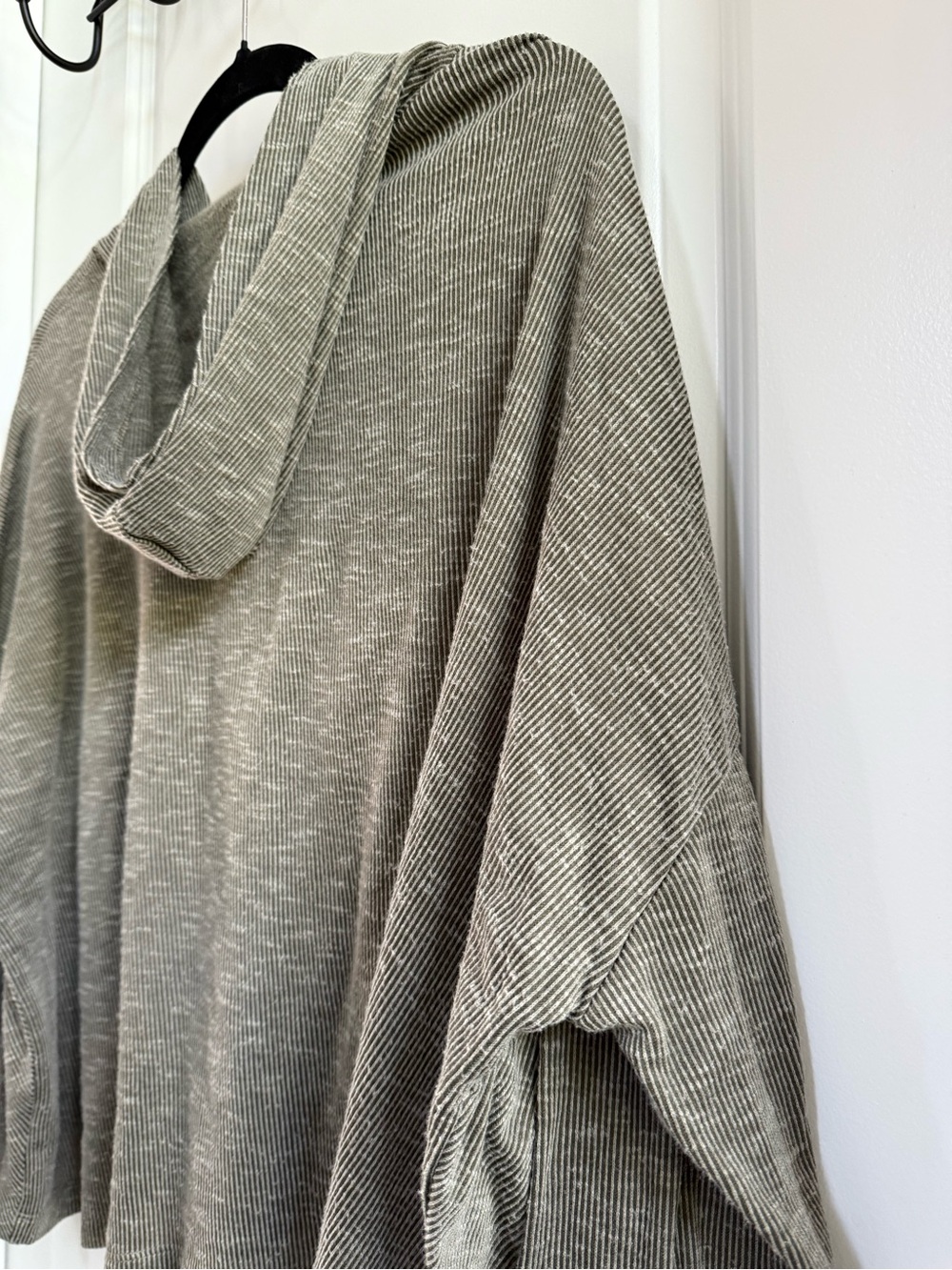 89th & Madison Ribbed Peplum Hoodie•Size Small - Picture 4 of 5